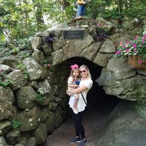 Meet your Posher, Caitlin